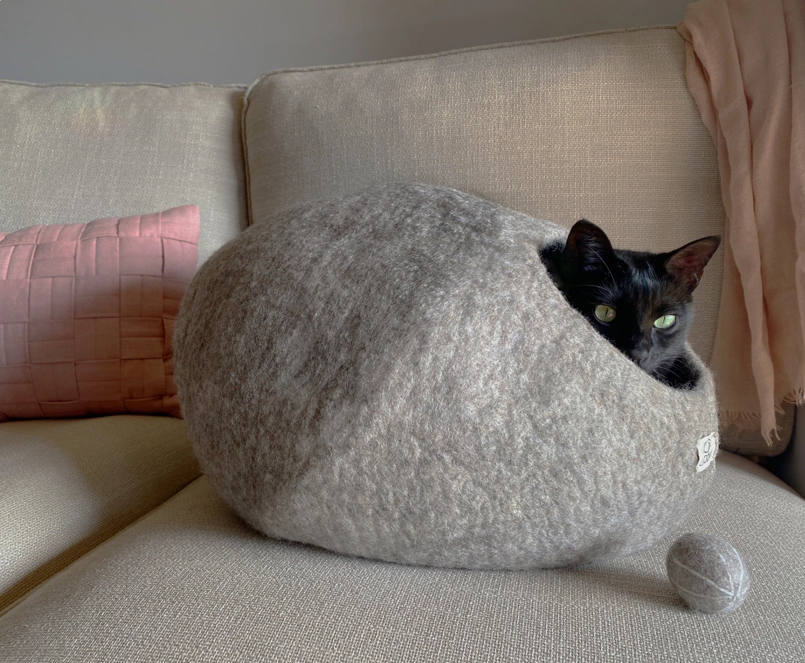 Lacova Cat Cave Neutral Tones - Limited Edition eco friendly pet bed Michum