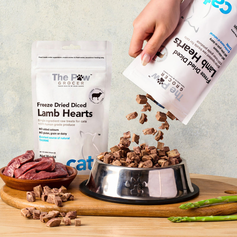The paw grocer - freeze dried diced Lamb hearts - for Cats Woofy and Whiskers