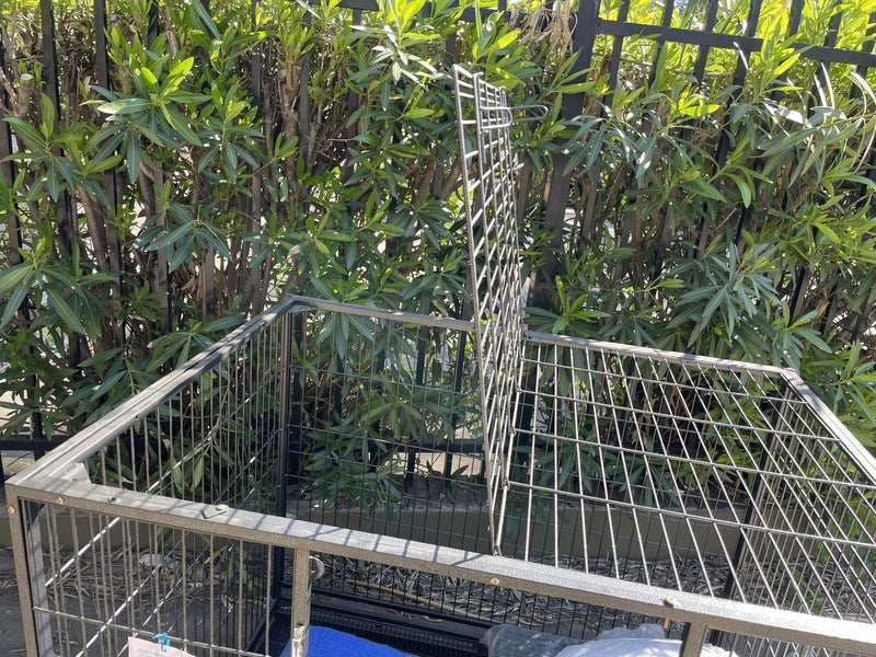 VEBO Metal Tube Stackable Dog Cage with wheels [Size: XL]