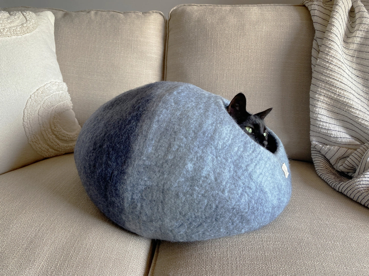 Lacova Cat Cave Neutral Tones - Limited Edition eco friendly pet bed Michum light blue