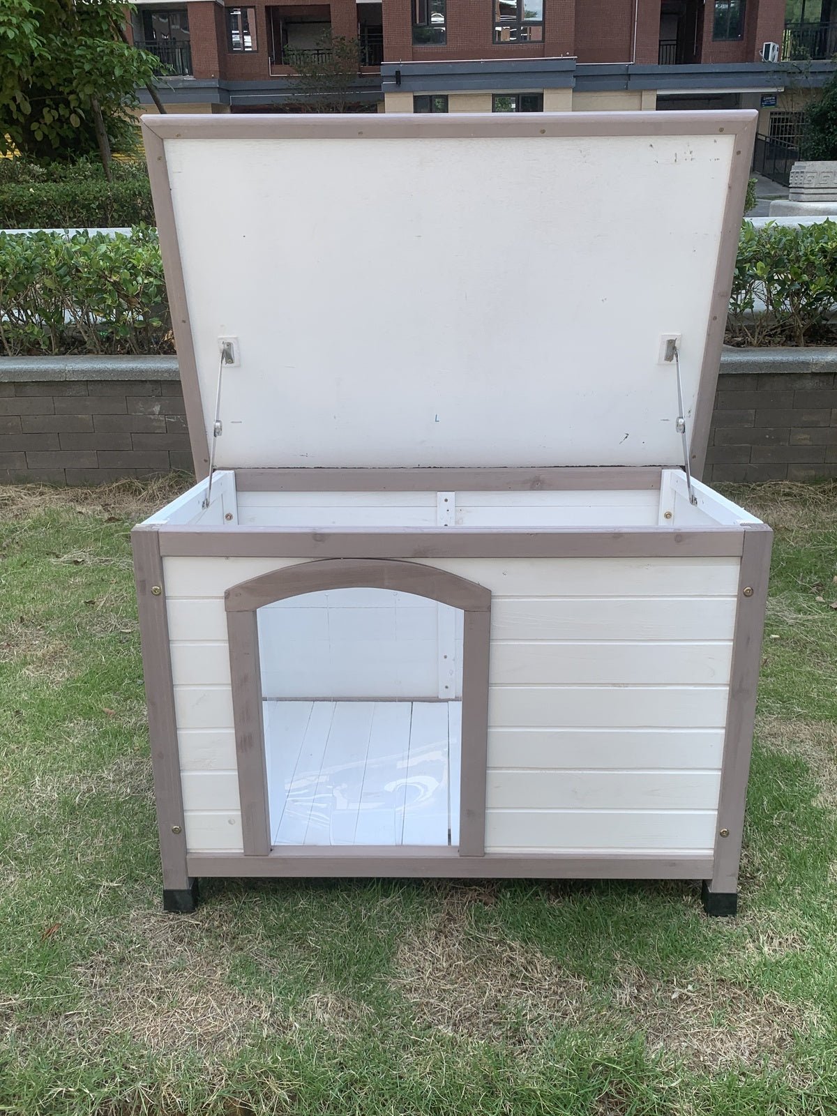 YES4PETS Medium Timber Dog Kennel – White Stripe Cabin Wooden Dog Kennel YES4PETS