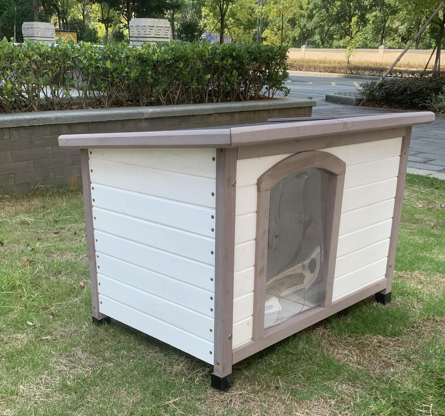 YES4PETS Medium Timber Dog Kennel – White Stripe Cabin Wooden Dog Kennel YES4PETS