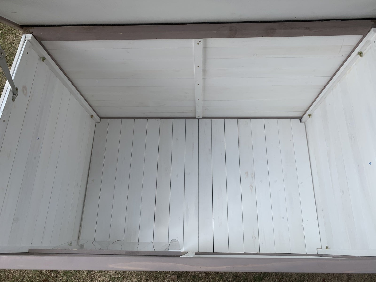 YES4PETS XL Timber Dog Kennel – White Stripe Cabin wooden dog kennel YES4PETS